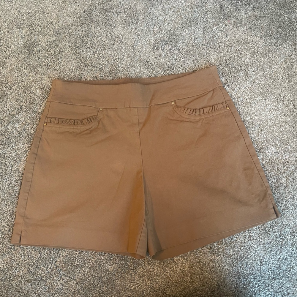 Attyre Shorts, Size 8